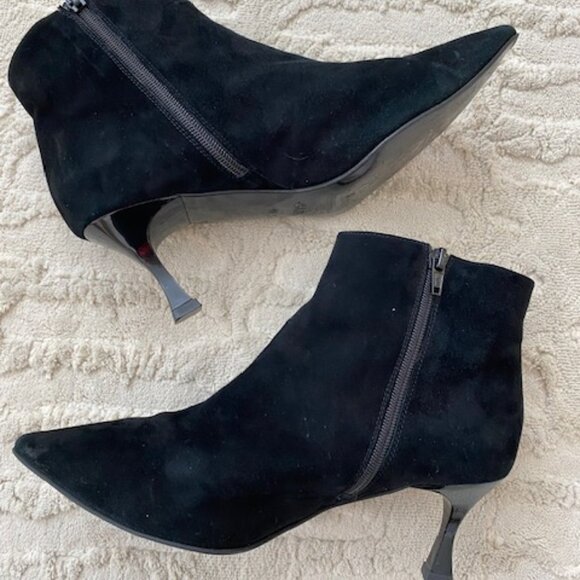 Sole Bliss "Billie" black suede, pointy-toed, kitten-heel booties - Picture 2 of 8